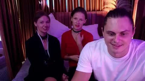 Snapshot of goddess_marylin chatting on January 17, 2026, 4:39 am 330 UTC2 girls online show from January 17, 2026, 4:39 am