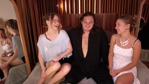 Snapshot of goddess_marylin chatting on February 6, 2026, 4:28 am 330 UTC2 girls online show from February 6, 2026, 4:28 am