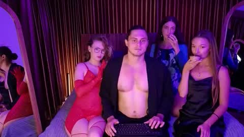 Snapshot of goddess_marylin chatting on February 15, 2026, 7:51 am 330 UTC2 girls online show from February 15, 2026, 7:51 am