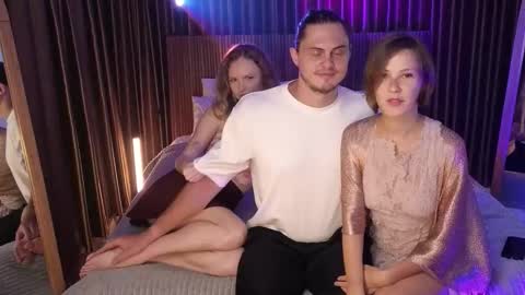 Snapshot of goddess_marylin chatting on February 22, 2026, 4:35 am 330 UTC2 girls online show from February 22, 2026, 4:35 am