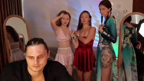 Snapshot of goddess_marylin chatting on March 7, 2026, 3:58 am 330 UTC2 girls online show from March 7, 2026, 3:58 am