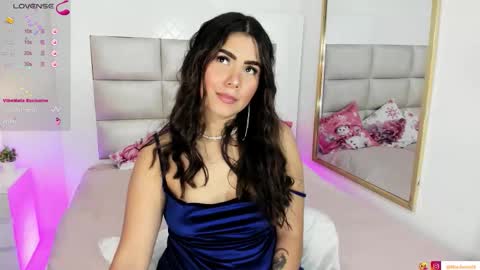 Snapshot of goddess_mia2 chatting on December 15, 2025, 3:11 am Mia online show from December 15, 2025, 3:11 am