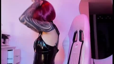 Snapshot of goddess_vee_ chatting on October 27, 2025, 5:22 am vee online show from October 27, 2025, 5:22 am