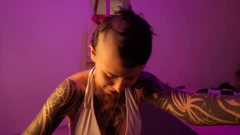 Snapshot of goddess_vee_ chatting on February 4, 2026, 9:09 pm vee online show from February 4, 2026, 9:09 pm