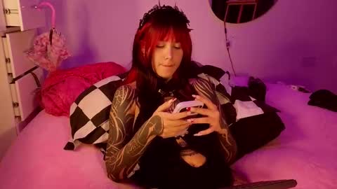 Snapshot of goddess_vee_ chatting on February 28, 2026, 2:56 am vee online show from February 28, 2026, 2:56 am