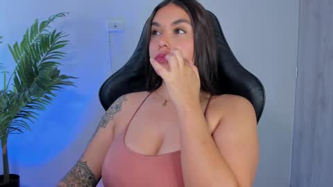 Snapshot of goddess_veronicaaa chatting on April 2, 2026, 6:49 pm Miss Veronica - The Supreme online show from April 2, 2026, 6:49 pm