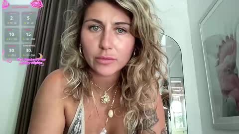 Snapshot of goddessdove chatting on January 15, 2026, 4:17 am GoddessDove online show from January 15, 2026, 4:17 am