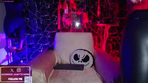 Snapshot of goddessjuliettenoiir chatting on April 17, 2026, 11:02 am Goddes Juliette Noiir online show from April 17, 2026, 11:02 am