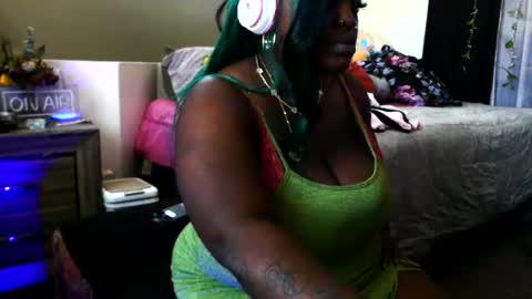 Snapshot of goddessmonni chatting on September 29, 2025, 8:02 pm MonniDoll online show from September 29, 2025, 8:02 pm