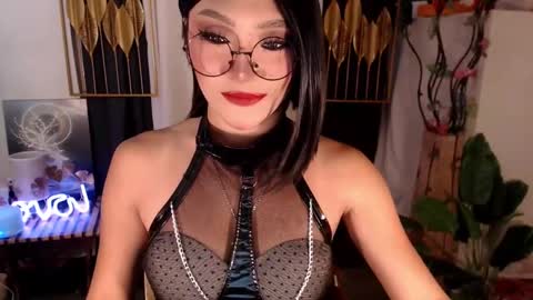 Snapshot of goddessquinnie chatting on January 20, 2025, 12:15 am quinnie online show from January 20, 2025, 12:15 am