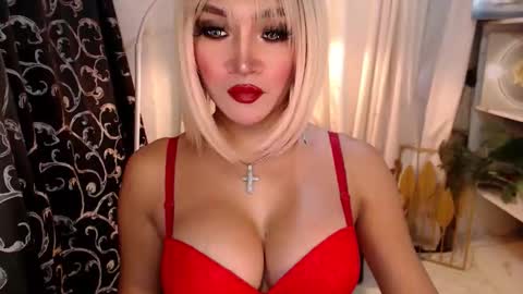 Snapshot of goddessquinnie chatting on October 9, 2025, 12:08 am quinnie online show from October 9, 2025, 12:08 am