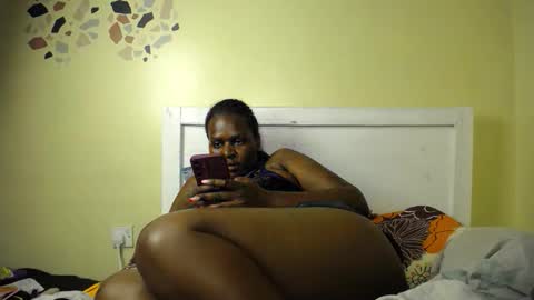 Snapshot of gold_melanin chatting on May 19, 2026, 6:14 pm gold_melanin online show from May 19, 2026, 6:14 pm