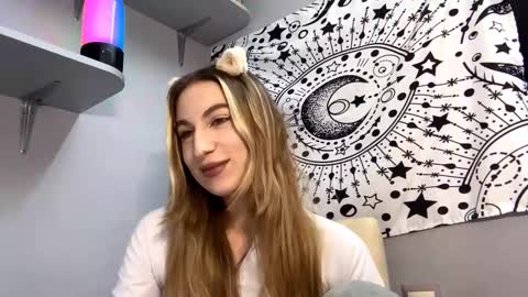 Snapshot of goldavanhise chatting on December 18, 2025, 4:57 pm Gloria online show from December 18, 2025, 4:57 pm