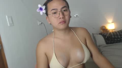 Snapshot of goldbella_ chatting on January 10, 2025, 2:57 am bella online show from January 10, 2025, 2:57 am