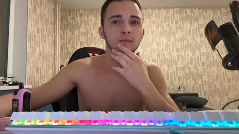 Snapshot of golden_boyyy21 chatting on February 19, 2025, 5:06 pm Golden boyyy21 online show from February 19, 2025, 5:06 pm