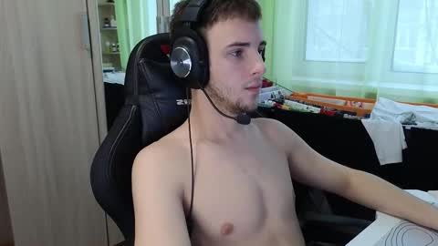 Snapshot of golden_boyyy21 chatting on January 9, 2026, 9:23 am Golden boyyy21 online show from January 9, 2026, 9:23 am