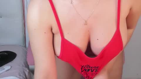 Snapshot of golden_issy chatting on January 9, 2026, 1:30 am golden_issy online show from January 9, 2026, 1:30 am