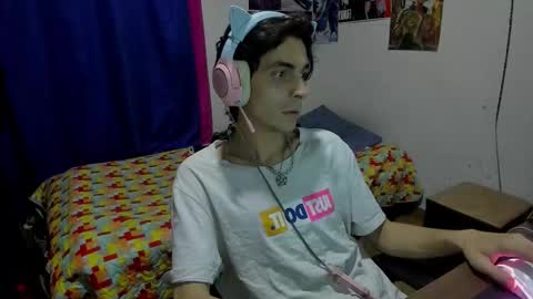 Snapshot of golden_ryan chatting on February 10, 2026, 6:01 pm Jmmmm online show from February 10, 2026, 6:01 pm