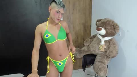 Snapshot of goldenangels1 chatting on October 17, 2025, 6:54 pm goldenangels1 online show from October 17, 2025, 6:54 pm