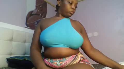 Snapshot of goldencurves_bunny chatting on February 5, 2026, 8:08 am Bella online show from February 5, 2026, 8:08 am