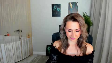 Olivia online show from November 22, 2025, 7:35 pm