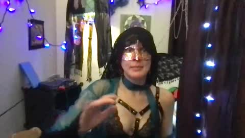 Snapshot of goldynsilvyrempress chatting on April 25, 2026, 7:22 am goldynsilvyrempress online show from April 25, 2026, 7:22 am