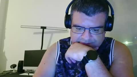 gomezgonz5 online show from September 21, 2025, 10:44 pm