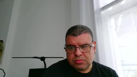 gomezgonz5 online show from October 2, 2025, 11:39 am