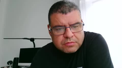 gomezgonz5 online show from October 3, 2025, 12:02 pm