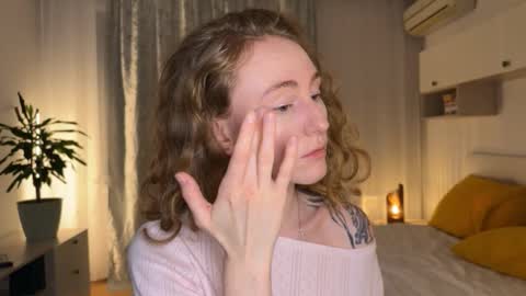 Polly online show from December 2, 2025, 1:50 pm