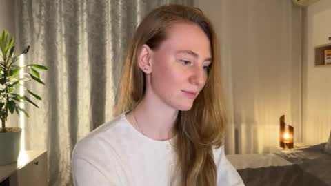 Polly online show from December 21, 2025, 2:02 pm