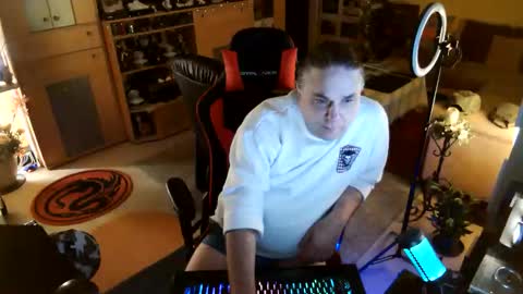 Snapshot of google5001 chatting on October 17, 2025, 10:45 pm google5001 online show from October 17, 2025, 10:45 pm