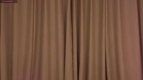 Snapshot of gorgeous_brunette chatting on February 20, 2025, 12:04 pm Rose online show from February 20, 2025, 12:04 pm