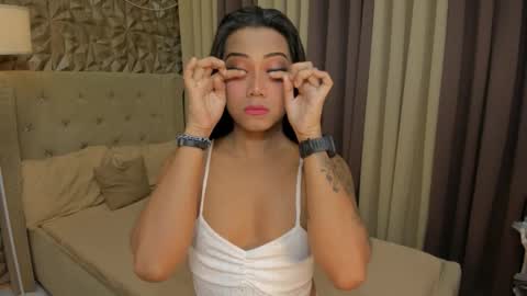 Snapshot of gorgeous_dark_luna chatting on November 17, 2025, 5:52 pm RIANA online show from November 17, 2025, 5:52 pm