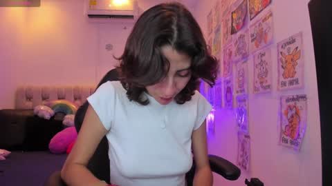 i am Jessi  I love animals and drawing I hope to get along with everyone. XOXO online show from February 5, 2025, 8:46 pm