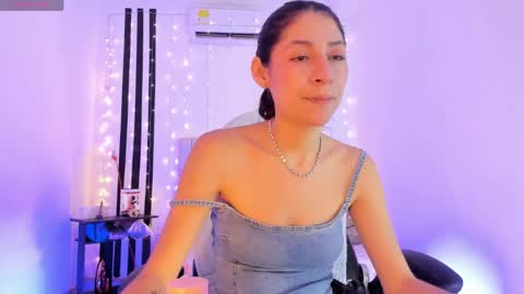 i am Jessi  I love animals and drawing I hope to get along with everyone. XOXO online show from May 20, 2026, 7:31 pm