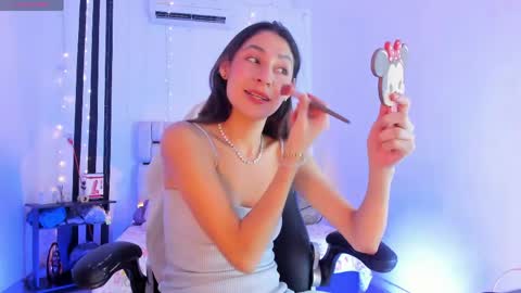 i am Jessi  I love animals and drawing I hope to get along with everyone. XOXO online show from May 28, 2026, 7:44 pm