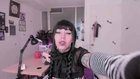 Snapshot of gothic_do11 chatting on October 22, 2025, 4:07 pm hi my name is Elizabeth nice to meet you online show from October 22, 2025, 4:07 pm