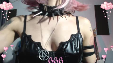 Snapshot of gothicute chatting on January 16, 2025, 12:45 am online show from January 16, 2025, 12:45 am