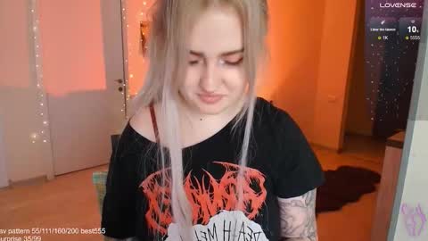 Snapshot of gothkittys chatting on January 14, 2026, 2:33 pm traumfrau Kira angel face devil eyes I SELL A LOT VIDEO IN GALLERY online show from January 14, 2026, 2:33 pm