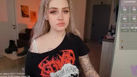 Snapshot of gothkittys chatting on February 1, 2026, 7:18 am traumfrau Kira angel face devil eyes I SELL A LOT VIDEO IN GALLERY online show from February 1, 2026, 7:18 am