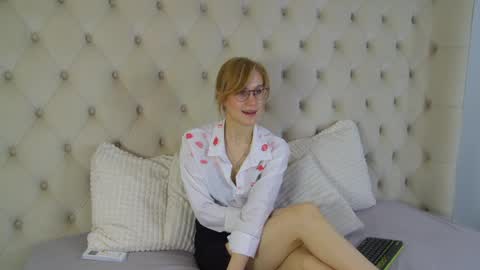 Snapshot of gracehudsons chatting on April 5, 2026, 5:15 am Grace online show from April 5, 2026, 5:15 am