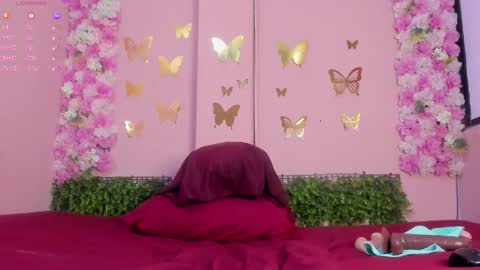 Snapshot of grandmother_milf chatting on March 9, 2026, 12:20 pm Mi Name is violeta online show from March 9, 2026, 12:20 pm