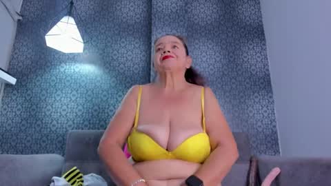 Mi Name is violeta  online show from March 16, 2026, 12:31 pm