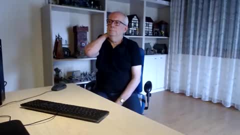 Snapshot of grandpach chatting on February 16, 2026, 12:56 pm grandpach online show from February 16, 2026, 12:56 pm