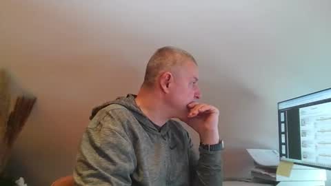 Snapshot of grau197077 chatting on February 4, 2026, 9:48 am grau197077 online show from February 4, 2026, 9:48 am