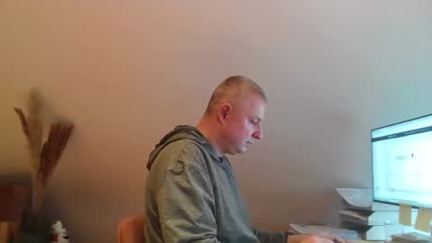 Snapshot of grau197077 chatting on February 13, 2026, 10:44 am grau197077 online show from February 13, 2026, 10:44 am