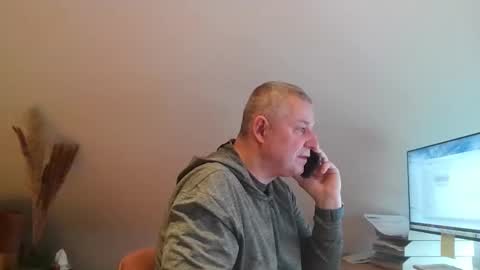 Snapshot of grau197077 chatting on February 19, 2026, 9:38 am grau197077 online show from February 19, 2026, 9:38 am