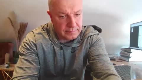 Snapshot of grau197077 chatting on March 19, 2026, 10:19 am grau197077 online show from March 19, 2026, 10:19 am