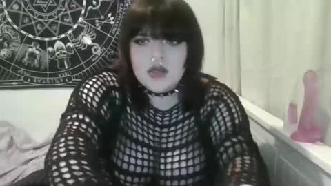 Snapshot of grave4ngelz chatting on December 15, 2025, 10:03 pm Grave4ngelz online show from December 15, 2025, 10:03 pm